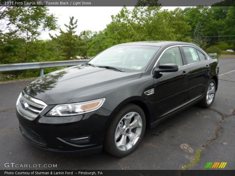 Tuxedo Black / Light Stone 2011 Ford Taurus SEL