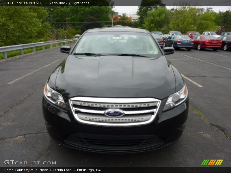 Tuxedo Black / Light Stone 2011 Ford Taurus SEL