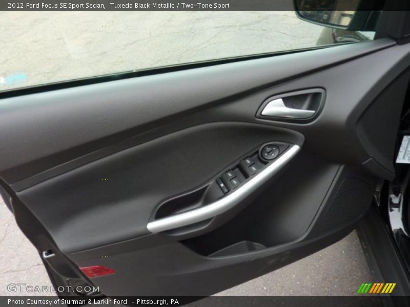 Tuxedo Black Metallic / Two-Tone Sport 2012 Ford Focus SE Sport Sedan
