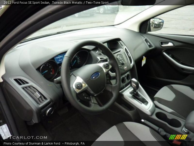 Tuxedo Black Metallic / Two-Tone Sport 2012 Ford Focus SE Sport Sedan