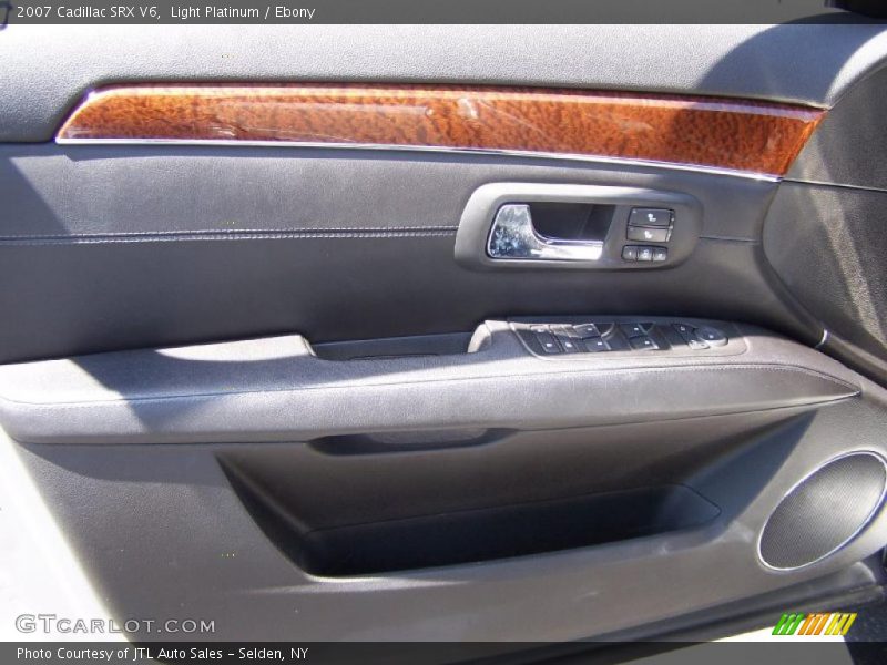 Light Platinum / Ebony 2007 Cadillac SRX V6