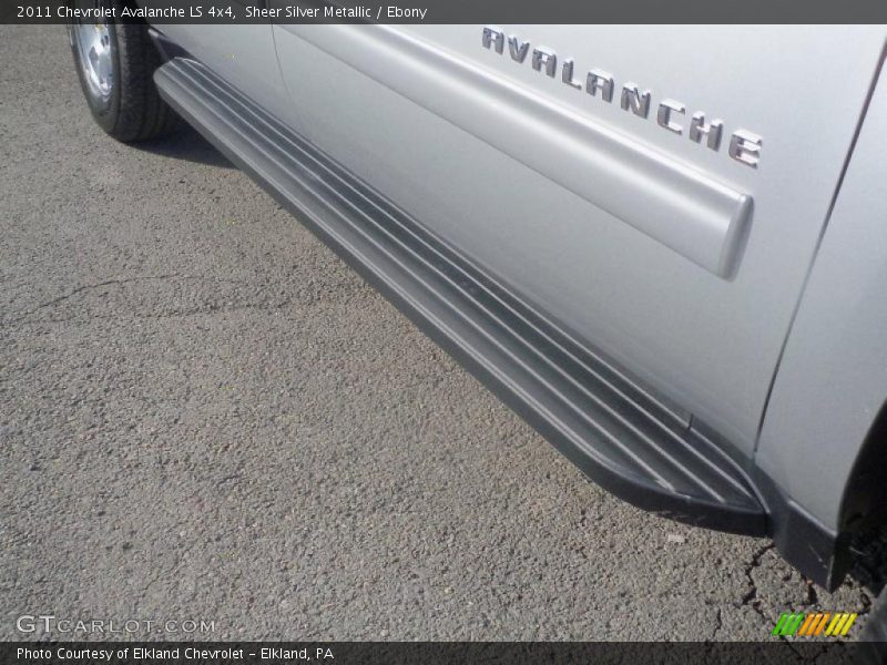 Sheer Silver Metallic / Ebony 2011 Chevrolet Avalanche LS 4x4