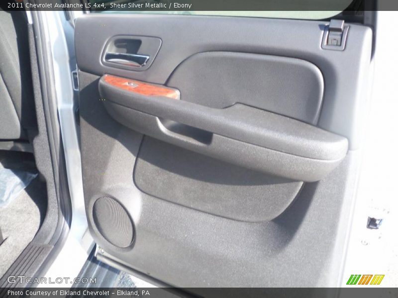 Sheer Silver Metallic / Ebony 2011 Chevrolet Avalanche LS 4x4