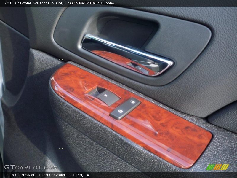 Sheer Silver Metallic / Ebony 2011 Chevrolet Avalanche LS 4x4