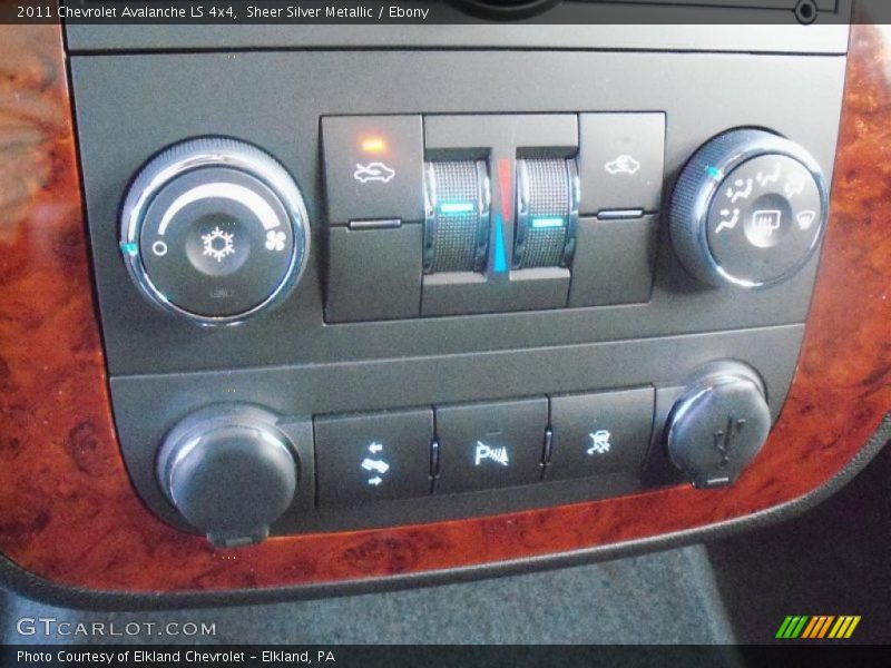 Sheer Silver Metallic / Ebony 2011 Chevrolet Avalanche LS 4x4