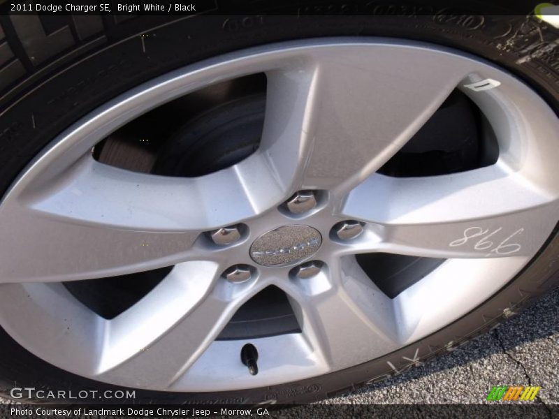 Bright White / Black 2011 Dodge Charger SE