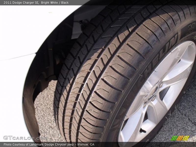 Bright White / Black 2011 Dodge Charger SE