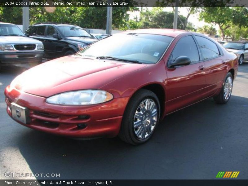 Front 3/4 View of 2004 Intrepid SE