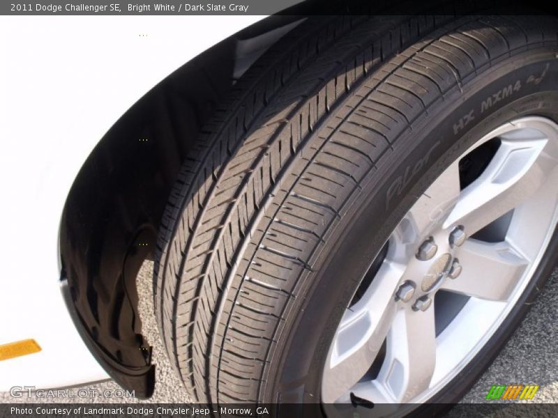 Bright White / Dark Slate Gray 2011 Dodge Challenger SE
