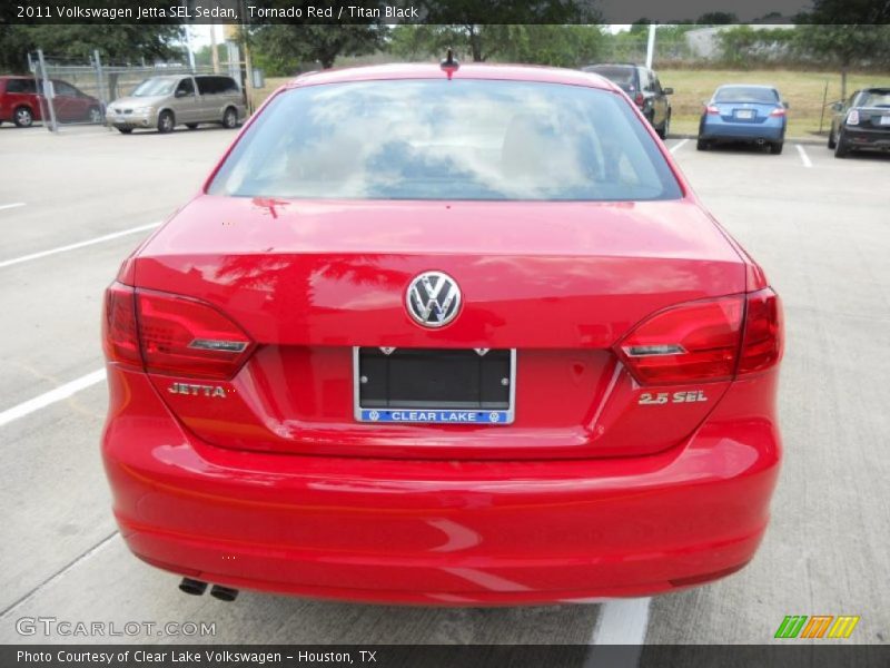 Tornado Red / Titan Black 2011 Volkswagen Jetta SEL Sedan