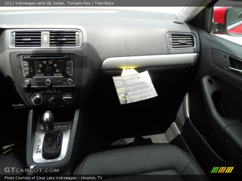 Tornado Red / Titan Black 2011 Volkswagen Jetta SEL Sedan