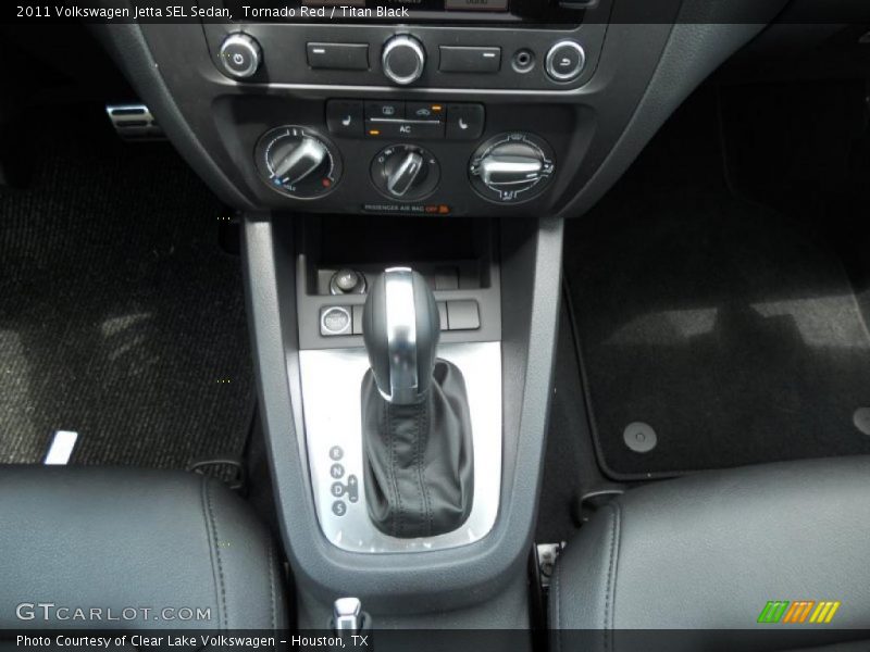Tornado Red / Titan Black 2011 Volkswagen Jetta SEL Sedan