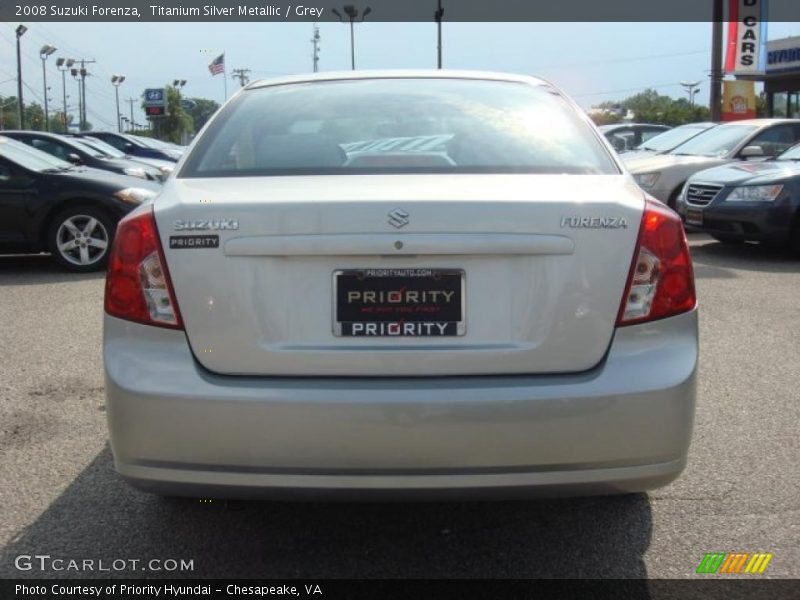 Titanium Silver Metallic / Grey 2008 Suzuki Forenza