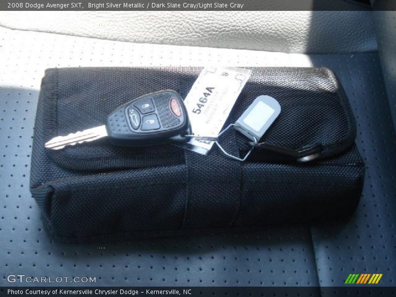 Bright Silver Metallic / Dark Slate Gray/Light Slate Gray 2008 Dodge Avenger SXT