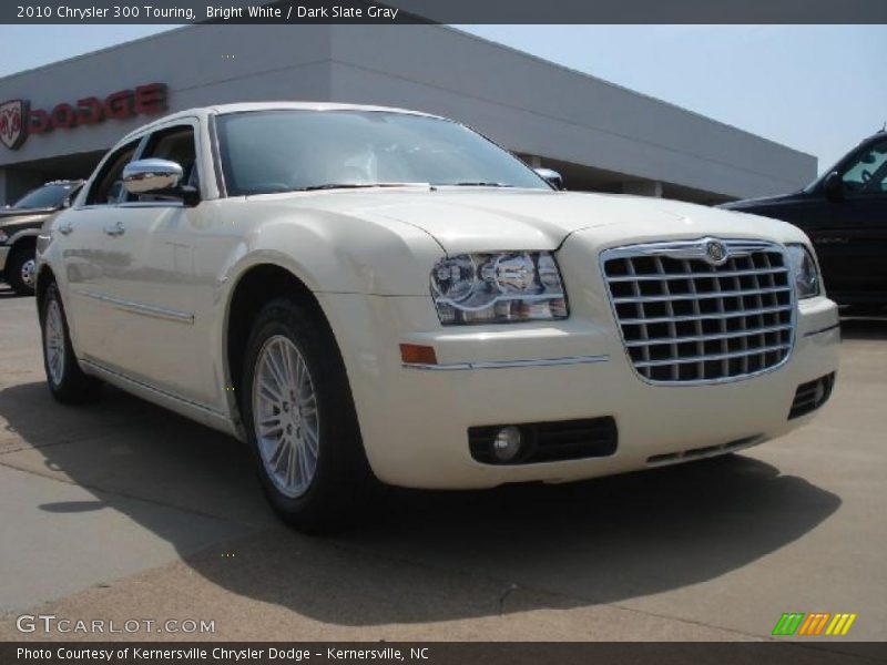 Bright White / Dark Slate Gray 2010 Chrysler 300 Touring