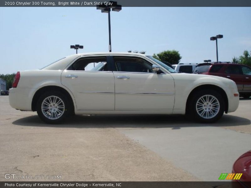 Bright White / Dark Slate Gray 2010 Chrysler 300 Touring