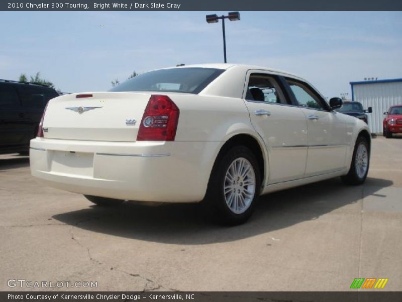 Bright White / Dark Slate Gray 2010 Chrysler 300 Touring