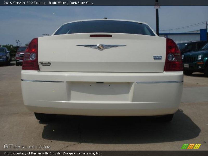 Bright White / Dark Slate Gray 2010 Chrysler 300 Touring