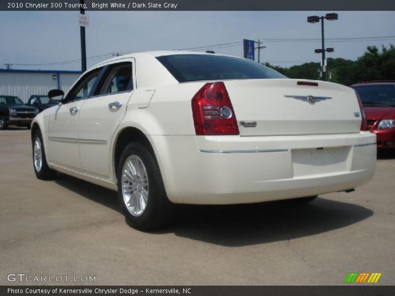 Bright White / Dark Slate Gray 2010 Chrysler 300 Touring
