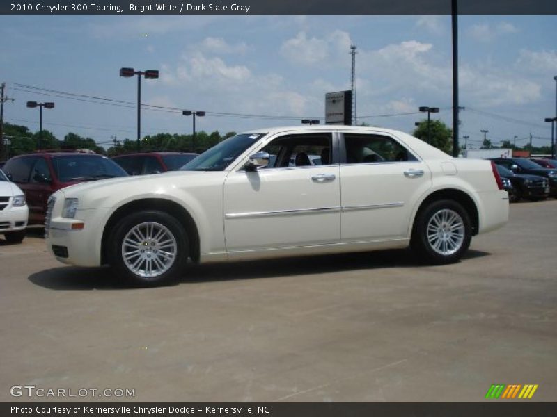 Bright White / Dark Slate Gray 2010 Chrysler 300 Touring
