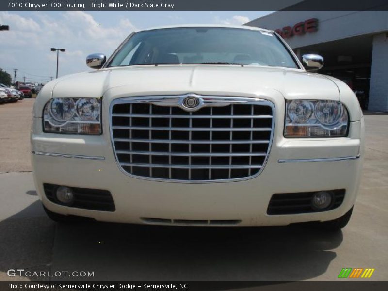 Bright White / Dark Slate Gray 2010 Chrysler 300 Touring