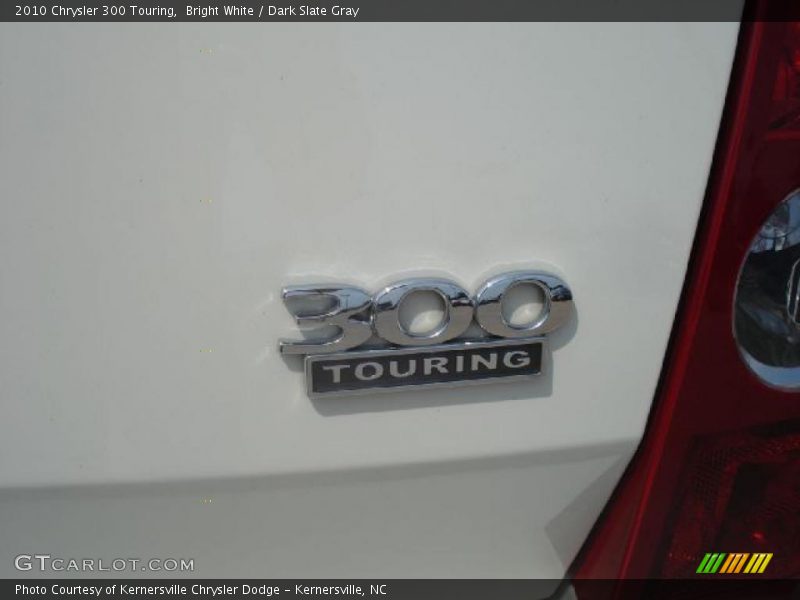 Bright White / Dark Slate Gray 2010 Chrysler 300 Touring
