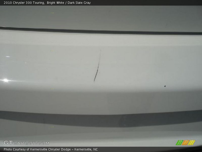Bright White / Dark Slate Gray 2010 Chrysler 300 Touring