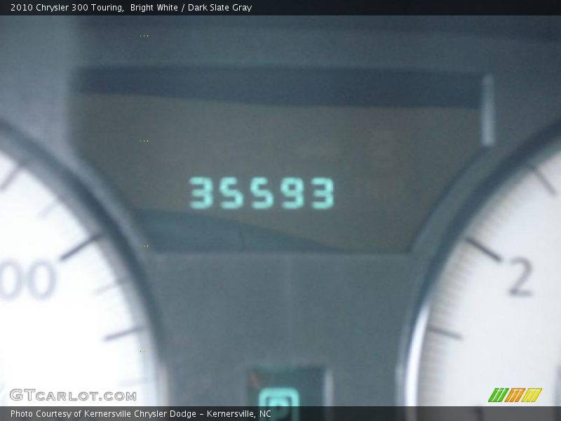 Bright White / Dark Slate Gray 2010 Chrysler 300 Touring