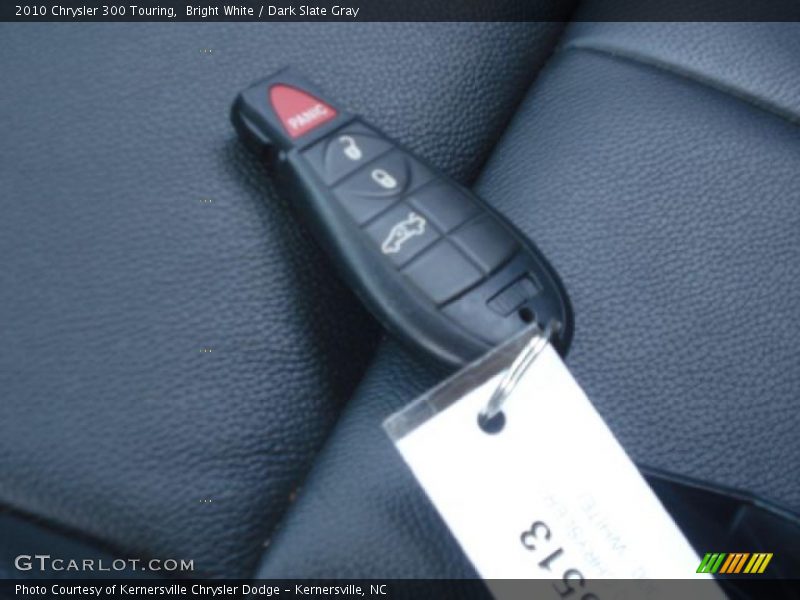 Bright White / Dark Slate Gray 2010 Chrysler 300 Touring