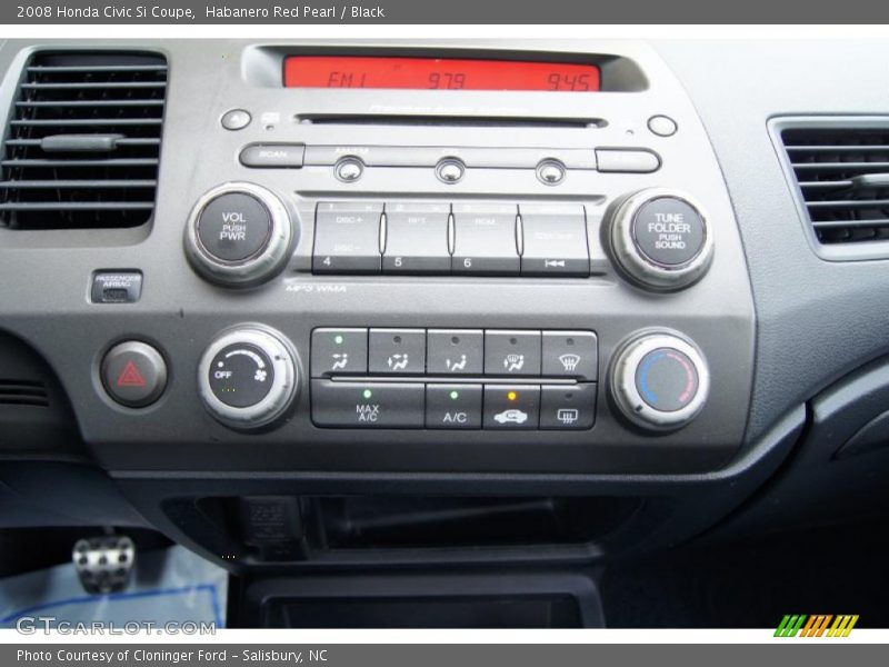 Controls of 2008 Civic Si Coupe