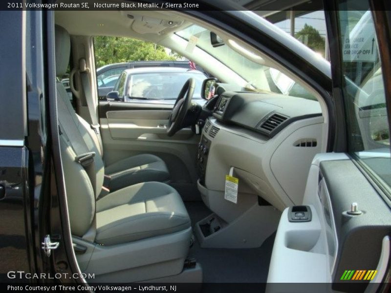 Nocturne Black Metallic / Sierra Stone 2011 Volkswagen Routan SE