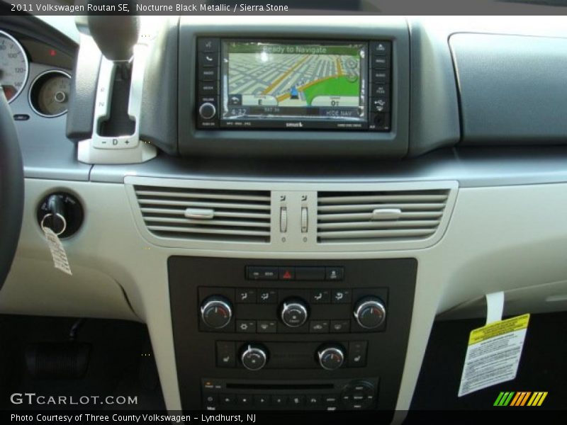 Nocturne Black Metallic / Sierra Stone 2011 Volkswagen Routan SE