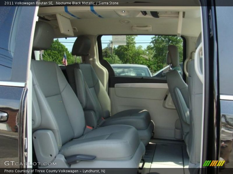Nocturne Black Metallic / Sierra Stone 2011 Volkswagen Routan SE