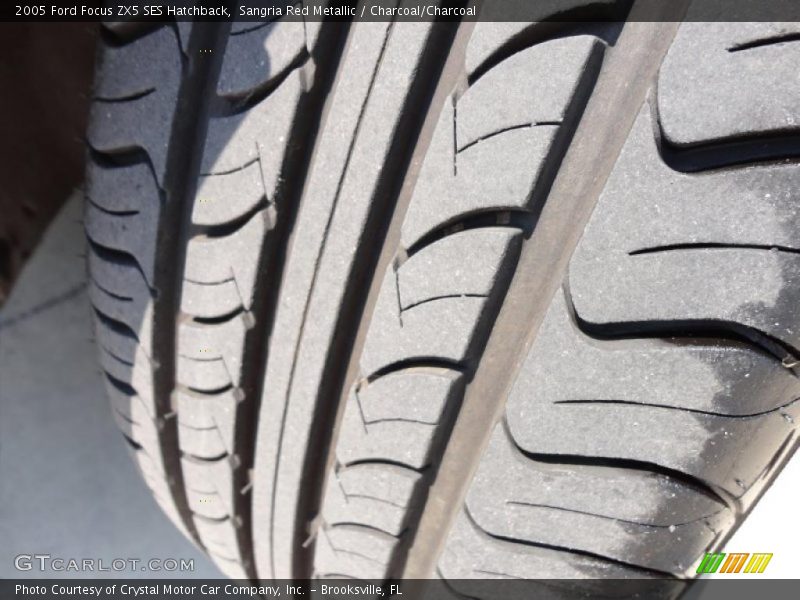Sangria Red Metallic / Charcoal/Charcoal 2005 Ford Focus ZX5 SES Hatchback