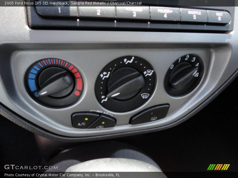 Controls of 2005 Focus ZX5 SES Hatchback