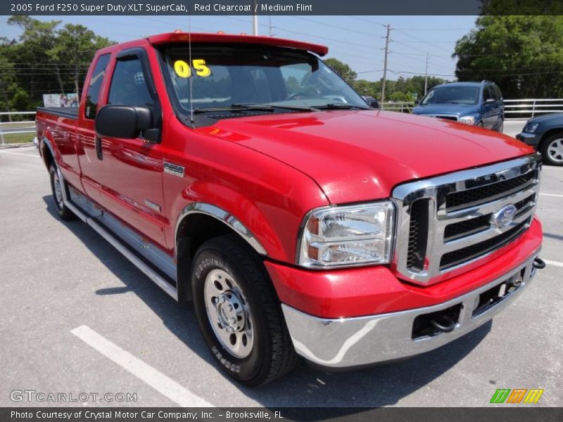 Front 3/4 View of 2005 F250 Super Duty XLT SuperCab
