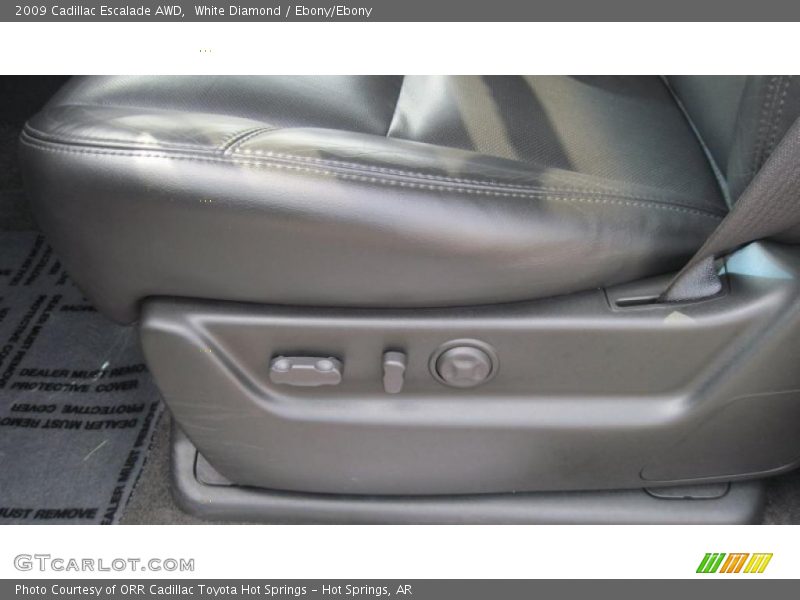 White Diamond / Ebony/Ebony 2009 Cadillac Escalade AWD