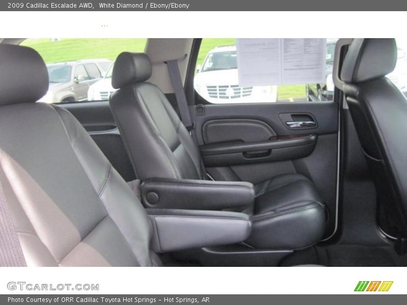 White Diamond / Ebony/Ebony 2009 Cadillac Escalade AWD