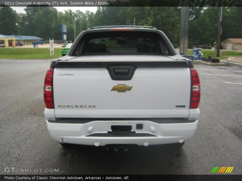 Summit White / Ebony 2011 Chevrolet Avalanche Z71 4x4