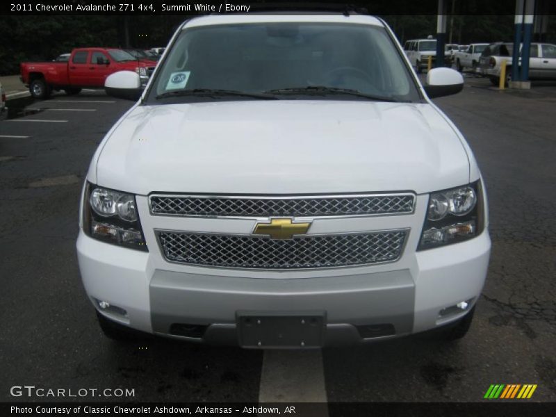 Summit White / Ebony 2011 Chevrolet Avalanche Z71 4x4