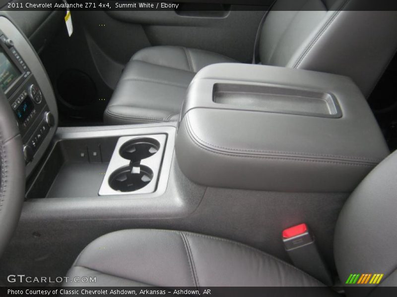 Summit White / Ebony 2011 Chevrolet Avalanche Z71 4x4