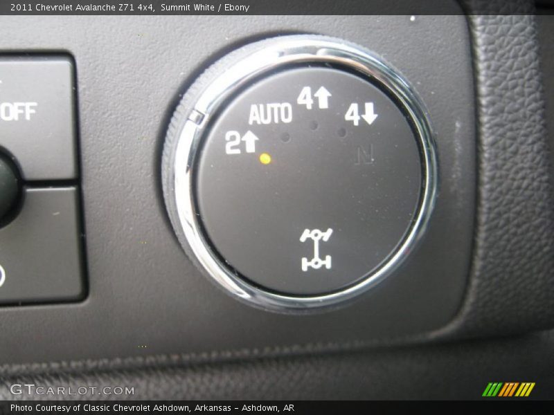 Summit White / Ebony 2011 Chevrolet Avalanche Z71 4x4