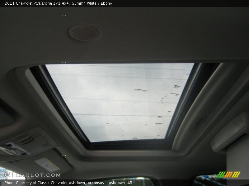 Summit White / Ebony 2011 Chevrolet Avalanche Z71 4x4