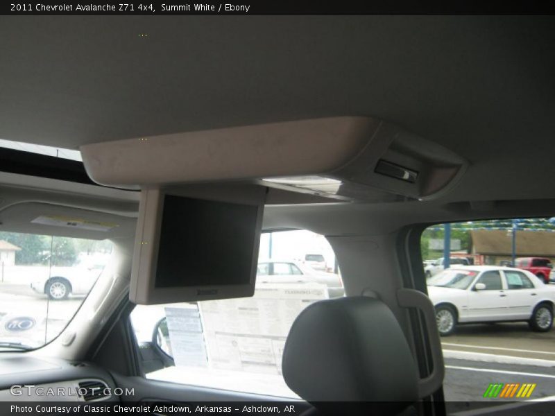 Summit White / Ebony 2011 Chevrolet Avalanche Z71 4x4