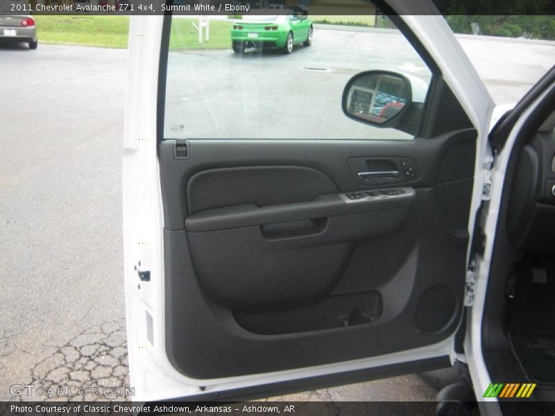 Summit White / Ebony 2011 Chevrolet Avalanche Z71 4x4