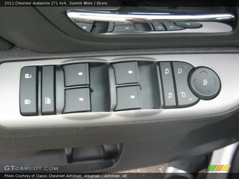 Summit White / Ebony 2011 Chevrolet Avalanche Z71 4x4