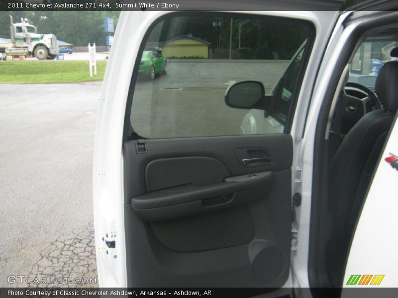 Summit White / Ebony 2011 Chevrolet Avalanche Z71 4x4