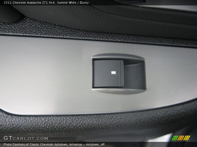 Summit White / Ebony 2011 Chevrolet Avalanche Z71 4x4