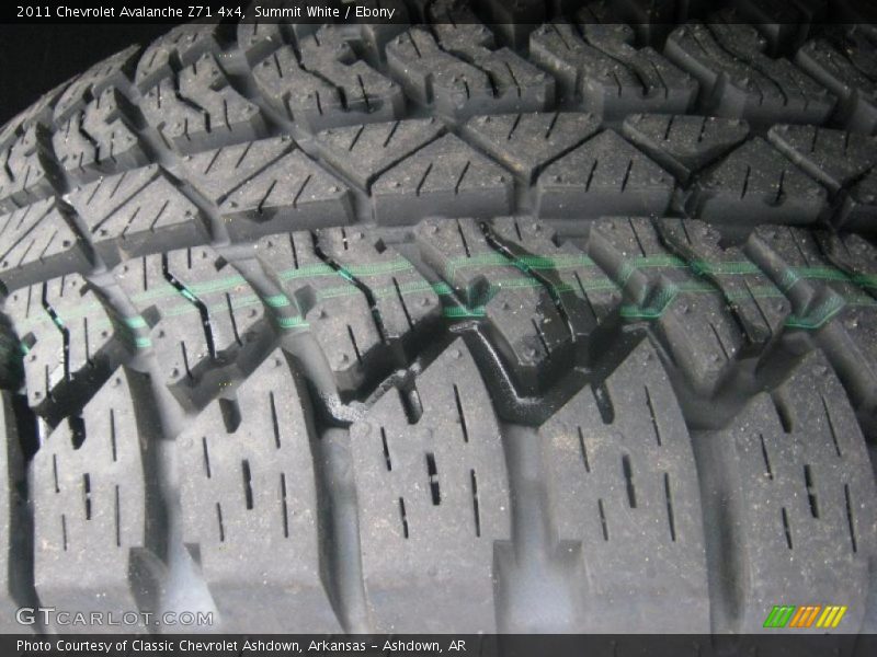 Summit White / Ebony 2011 Chevrolet Avalanche Z71 4x4