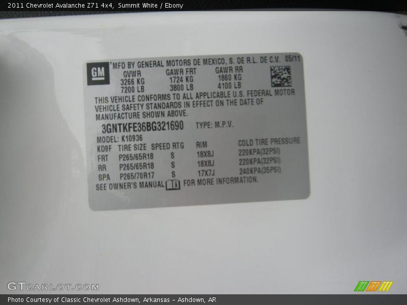 Summit White / Ebony 2011 Chevrolet Avalanche Z71 4x4